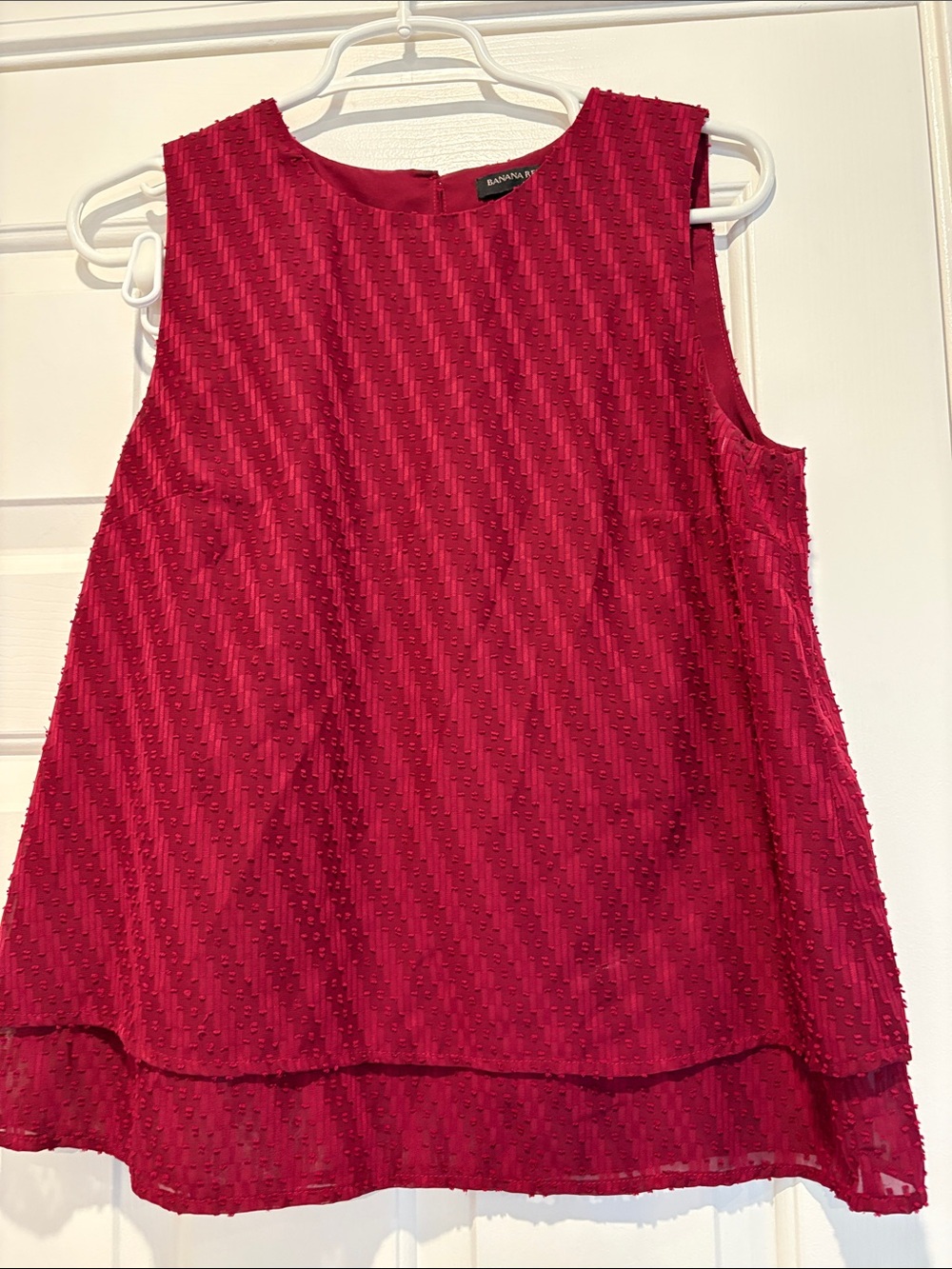 Banana Republic Red Textured Sleeveless Blouse size Small